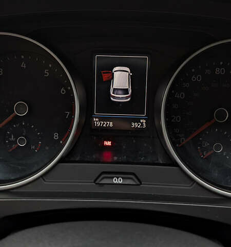 Червоний Фольксваген Tiguan Allspace, об'ємом двигуна 2 л та пробігом 198 тис. км за 16499 $, фото 16 на Automoto.ua