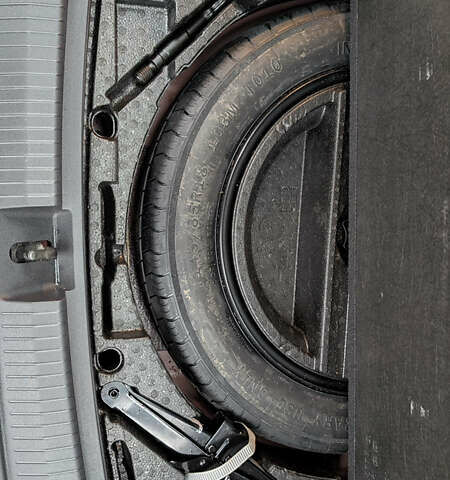 Червоний Фольксваген Tiguan Allspace, об'ємом двигуна 2 л та пробігом 198 тис. км за 16499 $, фото 27 на Automoto.ua