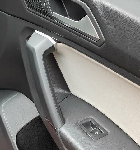 Червоний Фольксваген Tiguan Allspace, об'ємом двигуна 2 л та пробігом 198 тис. км за 16499 $, фото 30 на Automoto.ua