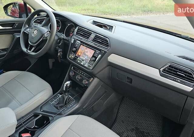 Красный Фольксваген Tiguan Allspace, объемом двигателя 1.98 л и пробегом 139 тыс. км за 19100 $, фото 11 на Automoto.ua