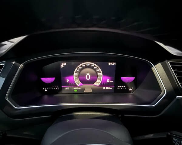 Червоний Фольксваген Tiguan Allspace, об'ємом двигуна 2 л та пробігом 23 тис. км за 29900 $, фото 23 на Automoto.ua