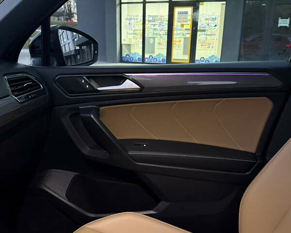 Червоний Фольксваген Tiguan Allspace, об'ємом двигуна 2 л та пробігом 23 тис. км за 29900 $, фото 13 на Automoto.ua