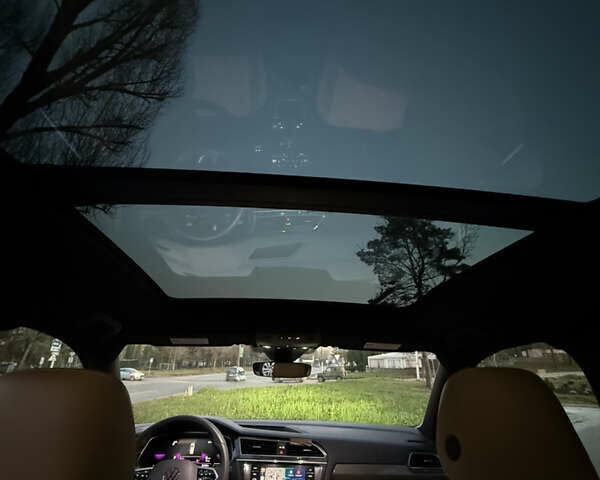 Червоний Фольксваген Tiguan Allspace, об'ємом двигуна 2 л та пробігом 23 тис. км за 29900 $, фото 17 на Automoto.ua