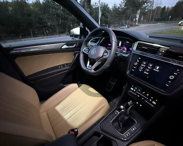 Червоний Фольксваген Tiguan Allspace, об'ємом двигуна 2 л та пробігом 23 тис. км за 29900 $, фото 25 на Automoto.ua