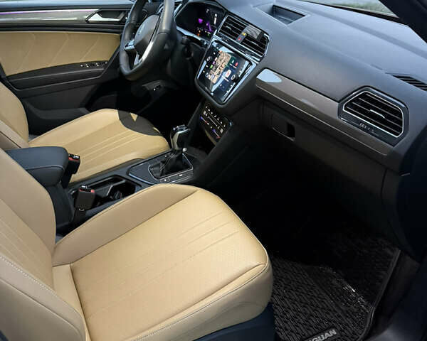 Червоний Фольксваген Tiguan Allspace, об'ємом двигуна 2 л та пробігом 23 тис. км за 29900 $, фото 14 на Automoto.ua