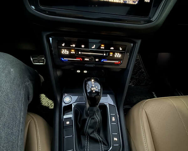 Червоний Фольксваген Tiguan Allspace, об'ємом двигуна 2 л та пробігом 23 тис. км за 29900 $, фото 22 на Automoto.ua