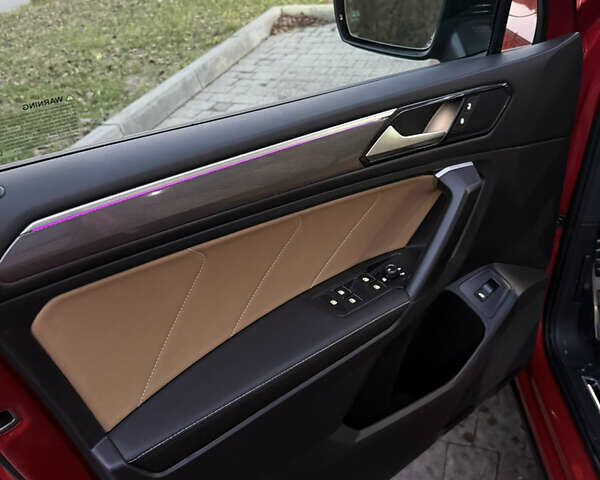 Червоний Фольксваген Tiguan Allspace, об'ємом двигуна 2 л та пробігом 23 тис. км за 29900 $, фото 12 на Automoto.ua