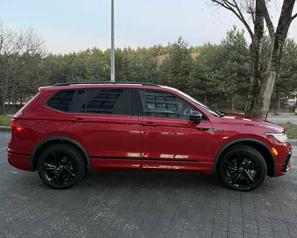 Червоний Фольксваген Tiguan Allspace, об'ємом двигуна 2 л та пробігом 23 тис. км за 29900 $, фото 3 на Automoto.ua
