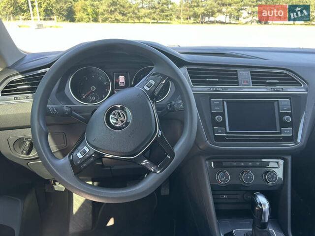 Серый Фольксваген Tiguan Allspace, объемом двигателя 2 л и пробегом 135 тыс. км за 15550 $, фото 7 на Automoto.ua