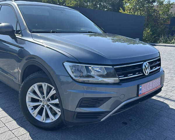 Серый Фольксваген Tiguan Allspace, объемом двигателя 2 л и пробегом 135 тыс. км за 15550 $, фото 1 на Automoto.ua