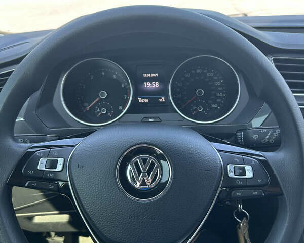 Серый Фольксваген Tiguan Allspace, объемом двигателя 2 л и пробегом 135 тыс. км за 15550 $, фото 5 на Automoto.ua