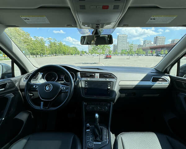 Сірий Фольксваген Tiguan Allspace, об'ємом двигуна 2 л та пробігом 99 тис. км за 24000 $, фото 18 на Automoto.ua