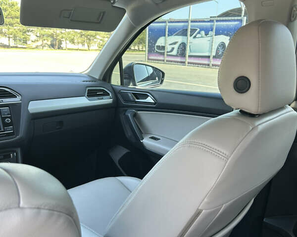 Серый Фольксваген Tiguan Allspace, объемом двигателя 2 л и пробегом 135 тыс. км за 15550 $, фото 6 на Automoto.ua