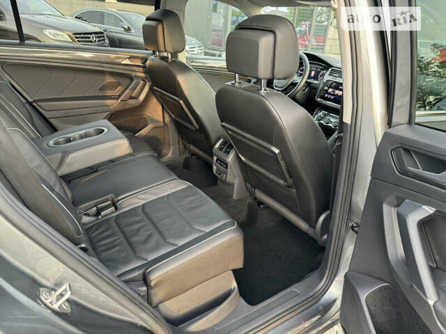 Серый Фольксваген Tiguan Allspace, объемом двигателя 2 л и пробегом 161 тыс. км за 27750 $, фото 34 на Automoto.ua