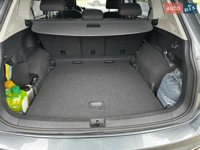 Серый Фольксваген Tiguan Allspace, объемом двигателя 2 л и пробегом 152 тыс. км за 25990 $, фото 41 на Automoto.ua