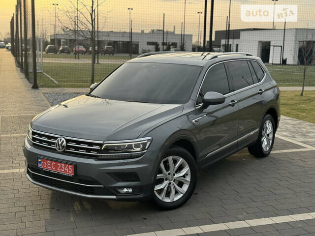 Серый Фольксваген Tiguan Allspace, объемом двигателя 2 л и пробегом 179 тыс. км за 27999 $, фото 1 на Automoto.ua