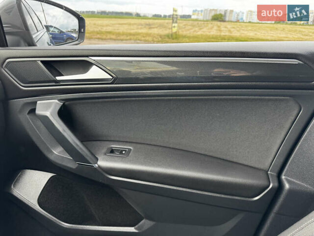 Серый Фольксваген Tiguan Allspace, объемом двигателя 2 л и пробегом 152 тыс. км за 25990 $, фото 26 на Automoto.ua