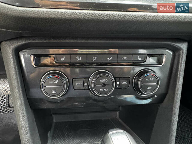 Серый Фольксваген Tiguan Allspace, объемом двигателя 2 л и пробегом 152 тыс. км за 25990 $, фото 33 на Automoto.ua
