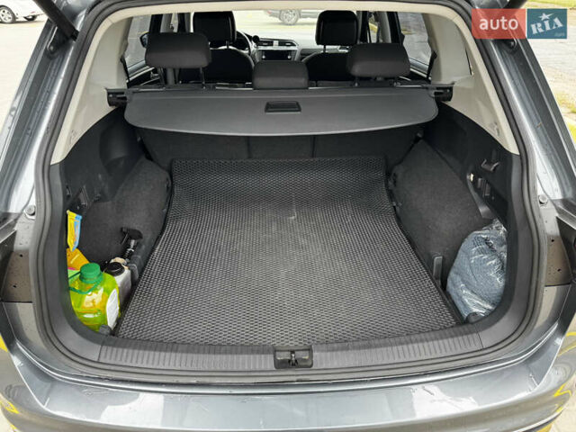 Серый Фольксваген Tiguan Allspace, объемом двигателя 2 л и пробегом 152 тыс. км за 25990 $, фото 38 на Automoto.ua