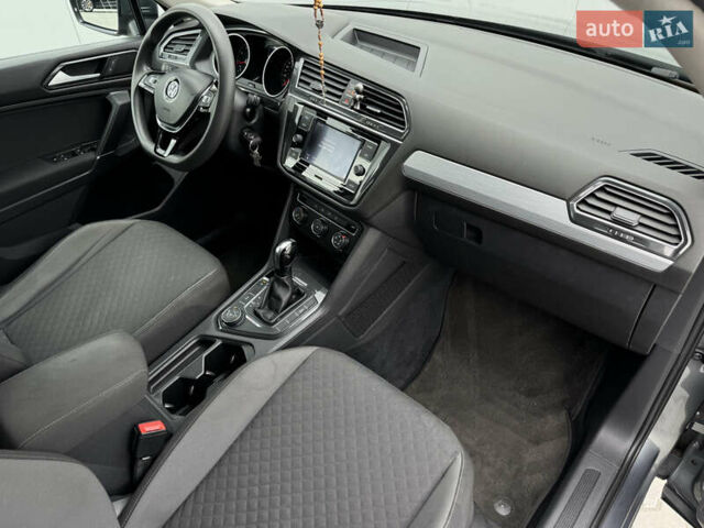Фольксваген Tiguan Allspace 2018 в Мукачеве на Automoto.ua Серый Фольксваген Tiguan Allspace, объемом двигателя 1.98 л и пробегом 149 тыс. км за 15700 $, фото 14 на Automoto.ua