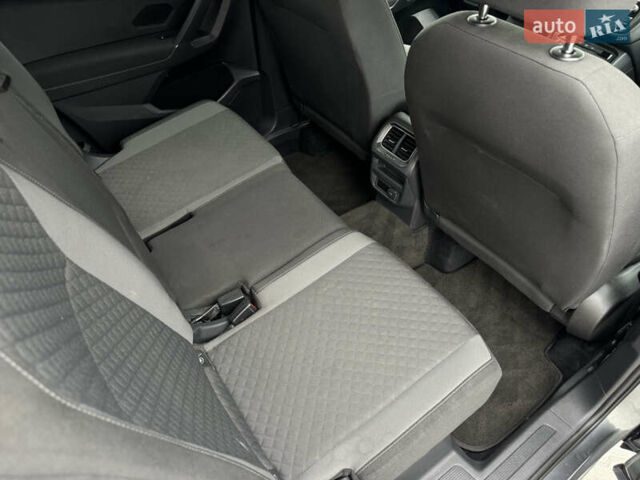 Фольксваген Tiguan Allspace 2018 в Мукачеве на Automoto.ua Серый Фольксваген Tiguan Allspace, объемом двигателя 1.98 л и пробегом 149 тыс. км за 15700 $, фото 11 на Automoto.ua