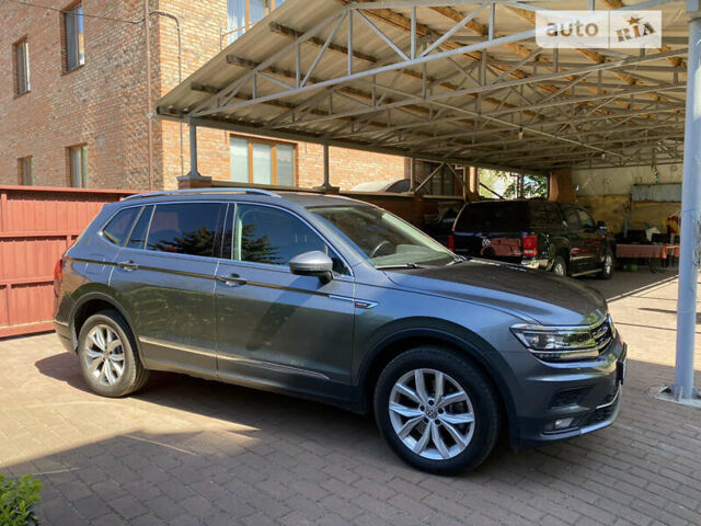 Серый Фольксваген Tiguan Allspace, объемом двигателя 2 л и пробегом 113 тыс. км за 28999 $, фото 7 на Automoto.ua