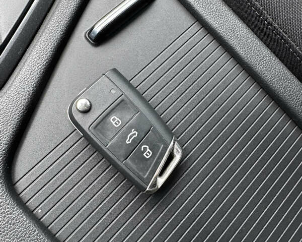 Серый Фольксваген Tiguan Allspace, объемом двигателя 2 л и пробегом 152 тыс. км за 25990 $, фото 45 на Automoto.ua