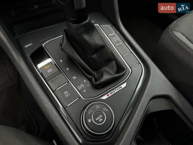 Фольксваген Tiguan Allspace 2018 в Мукачеве на Automoto.ua Серый Фольксваген Tiguan Allspace, объемом двигателя 1.98 л и пробегом 149 тыс. км за 15700 $, фото 32 на Automoto.ua