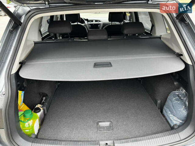 Серый Фольксваген Tiguan Allspace, объемом двигателя 2 л и пробегом 152 тыс. км за 25990 $, фото 39 на Automoto.ua
