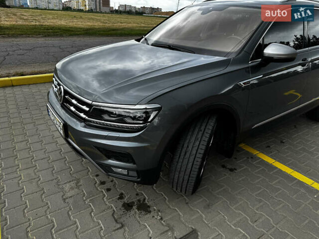 Серый Фольксваген Tiguan Allspace, объемом двигателя 2 л и пробегом 152 тыс. км за 25990 $, фото 3 на Automoto.ua