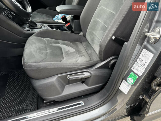 Серый Фольксваген Tiguan Allspace, объемом двигателя 2 л и пробегом 152 тыс. км за 25990 $, фото 19 на Automoto.ua