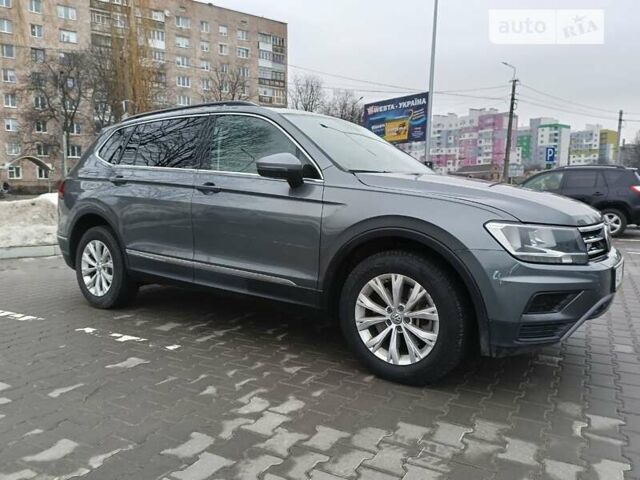 Сірий Фольксваген Tiguan Allspace, об'ємом двигуна 1.98 л та пробігом 69 тис. км за 22700 $, фото 2 на Automoto.ua