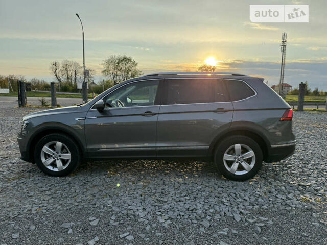 Серый Фольксваген Tiguan Allspace, объемом двигателя 2 л и пробегом 161 тыс. км за 27750 $, фото 6 на Automoto.ua