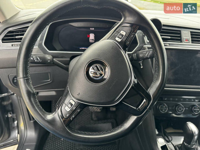 Серый Фольксваген Tiguan Allspace, объемом двигателя 2 л и пробегом 152 тыс. км за 25990 $, фото 31 на Automoto.ua