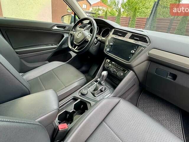 Сірий Фольксваген Tiguan Allspace, об'ємом двигуна 2 л та пробігом 112 тис. км за 22500 $, фото 13 на Automoto.ua