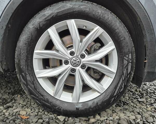 Серый Фольксваген Tiguan Allspace, объемом двигателя 2 л и пробегом 184 тыс. км за 29499 $, фото 15 на Automoto.ua