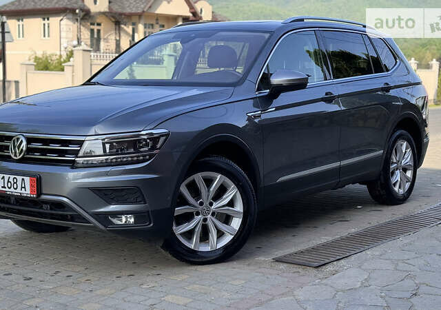 Сірий Фольксваген Tiguan Allspace, об'ємом двигуна 2 л та пробігом 149 тис. км за 31900 $, фото 49 на Automoto.ua