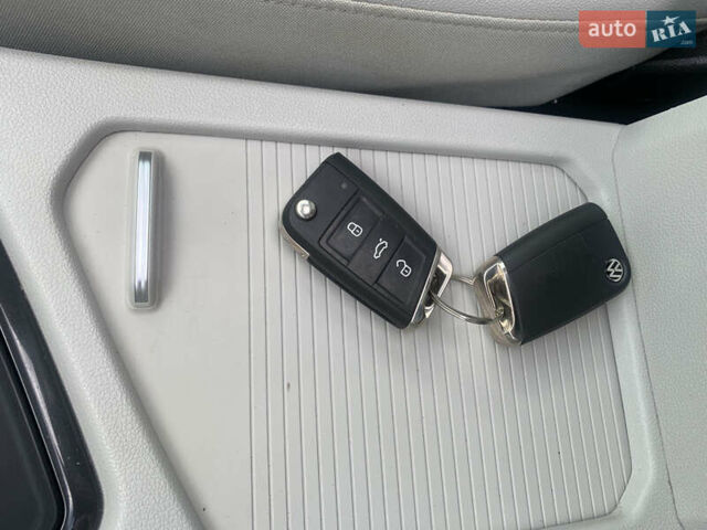 Сірий Фольксваген Tiguan Allspace, об'ємом двигуна 2 л та пробігом 215 тис. км за 27100 $, фото 10 на Automoto.ua