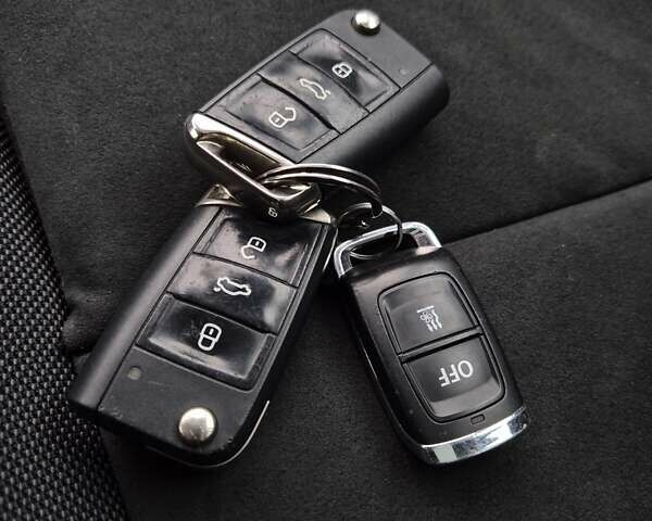 Серый Фольксваген Tiguan Allspace, объемом двигателя 2 л и пробегом 184 тыс. км за 29499 $, фото 50 на Automoto.ua