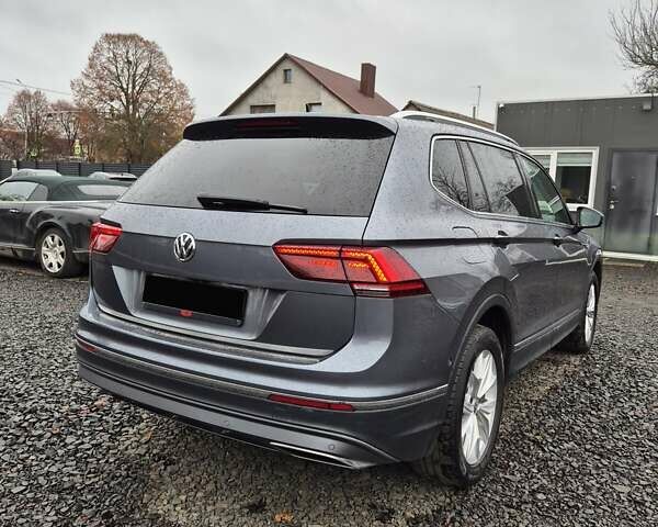 Серый Фольксваген Tiguan Allspace, объемом двигателя 2 л и пробегом 184 тыс. км за 29499 $, фото 4 на Automoto.ua