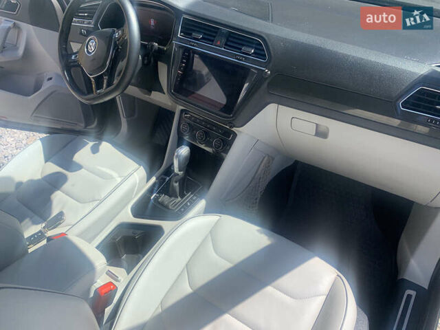 Серый Фольксваген Tiguan Allspace, объемом двигателя 2 л и пробегом 215 тыс. км за 27100 $, фото 25 на Automoto.ua