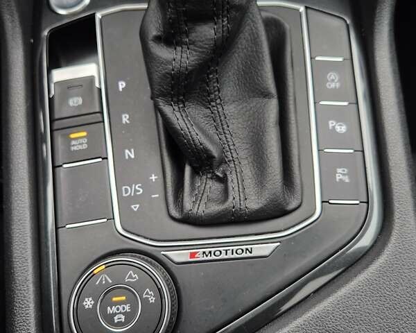 Серый Фольксваген Tiguan Allspace, объемом двигателя 2 л и пробегом 184 тыс. км за 29499 $, фото 58 на Automoto.ua