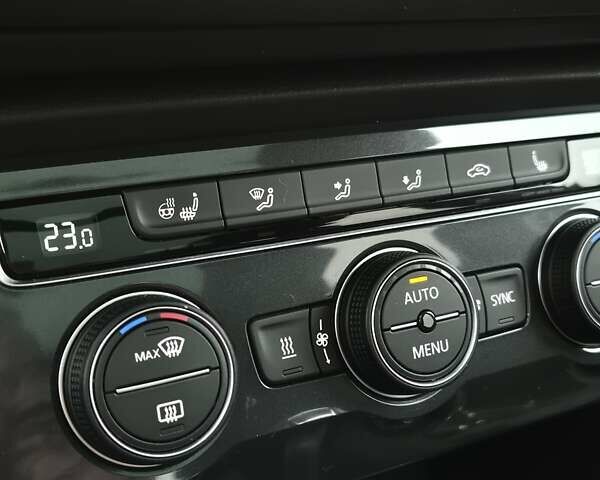 Серый Фольксваген Tiguan Allspace, объемом двигателя 2 л и пробегом 184 тыс. км за 29499 $, фото 66 на Automoto.ua