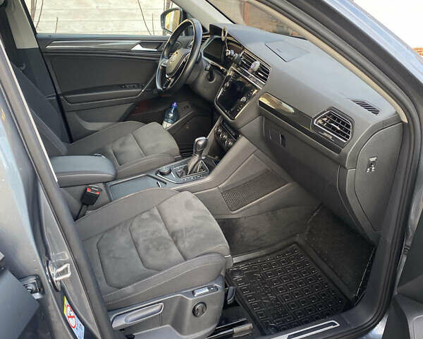 Серый Фольксваген Tiguan Allspace, объемом двигателя 2 л и пробегом 155 тыс. км за 30700 $, фото 19 на Automoto.ua