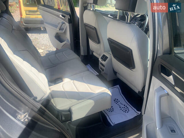 Сірий Фольксваген Tiguan Allspace, об'ємом двигуна 2 л та пробігом 215 тис. км за 27100 $, фото 20 на Automoto.ua