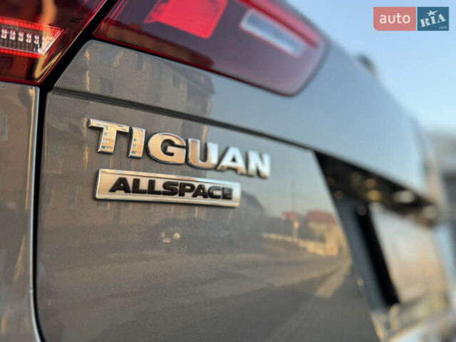 Сірий Фольксваген Tiguan Allspace, об'ємом двигуна 2 л та пробігом 158 тис. км за 27600 $, фото 18 на Automoto.ua