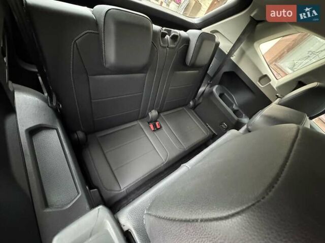 Сірий Фольксваген Tiguan Allspace, об'ємом двигуна 2 л та пробігом 112 тис. км за 22500 $, фото 12 на Automoto.ua