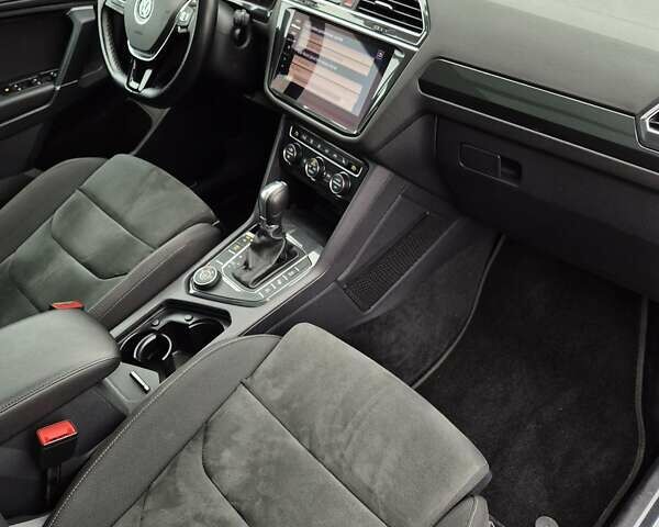 Серый Фольксваген Tiguan Allspace, объемом двигателя 2 л и пробегом 184 тыс. км за 29499 $, фото 42 на Automoto.ua