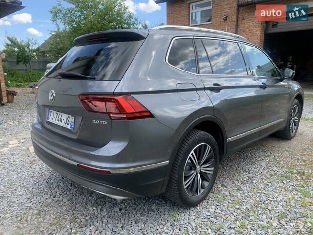 Сірий Фольксваген Tiguan Allspace, об'ємом двигуна 2 л та пробігом 215 тис. км за 27100 $, фото 3 на Automoto.ua