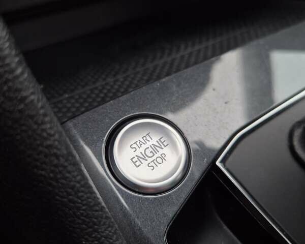 Серый Фольксваген Tiguan Allspace, объемом двигателя 2 л и пробегом 184 тыс. км за 29499 $, фото 56 на Automoto.ua